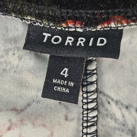 Torrid Off Shoulder Top Womens 4X Floral Velvet Burnout Bell Sleeves‎ Dark Fairy - Picture 4 of 12